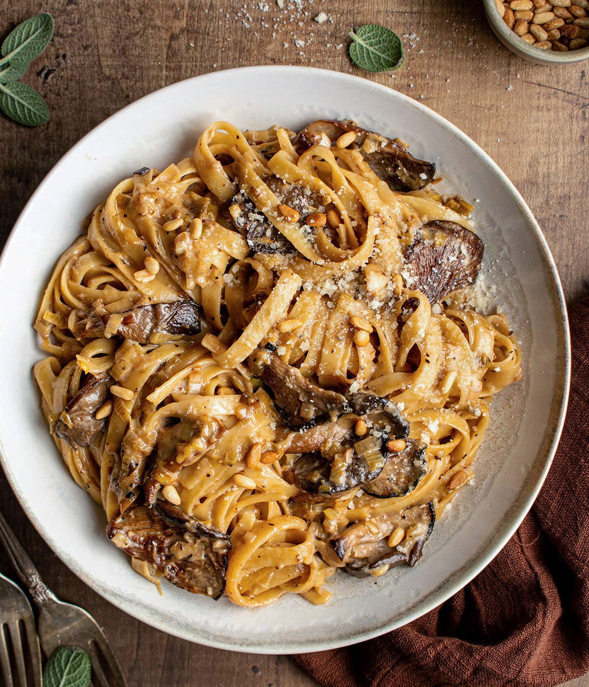 caramelized leek and mushroom gruyere pasta