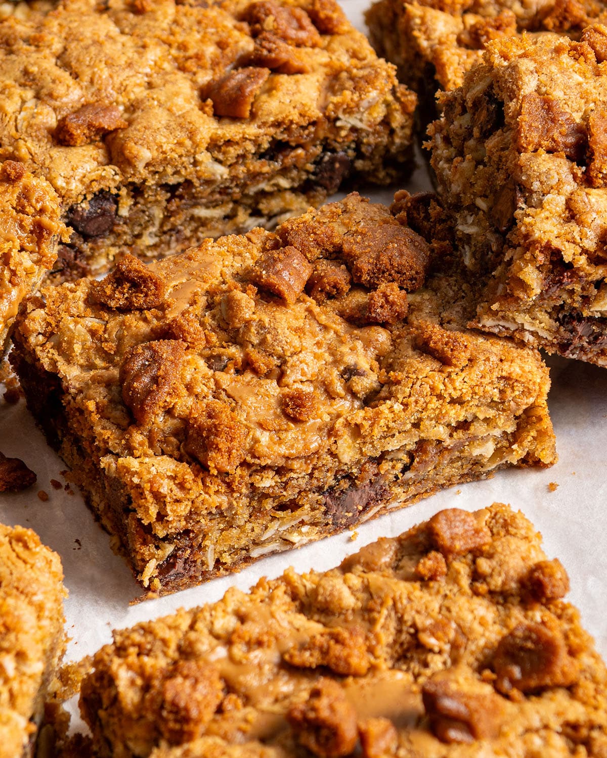 biscoff chocolate chip cookie bars